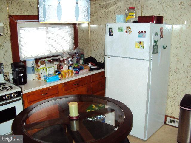 234 Wanda Road Pasadena, MD 21122 - Photo 4 of 9 Kitchen