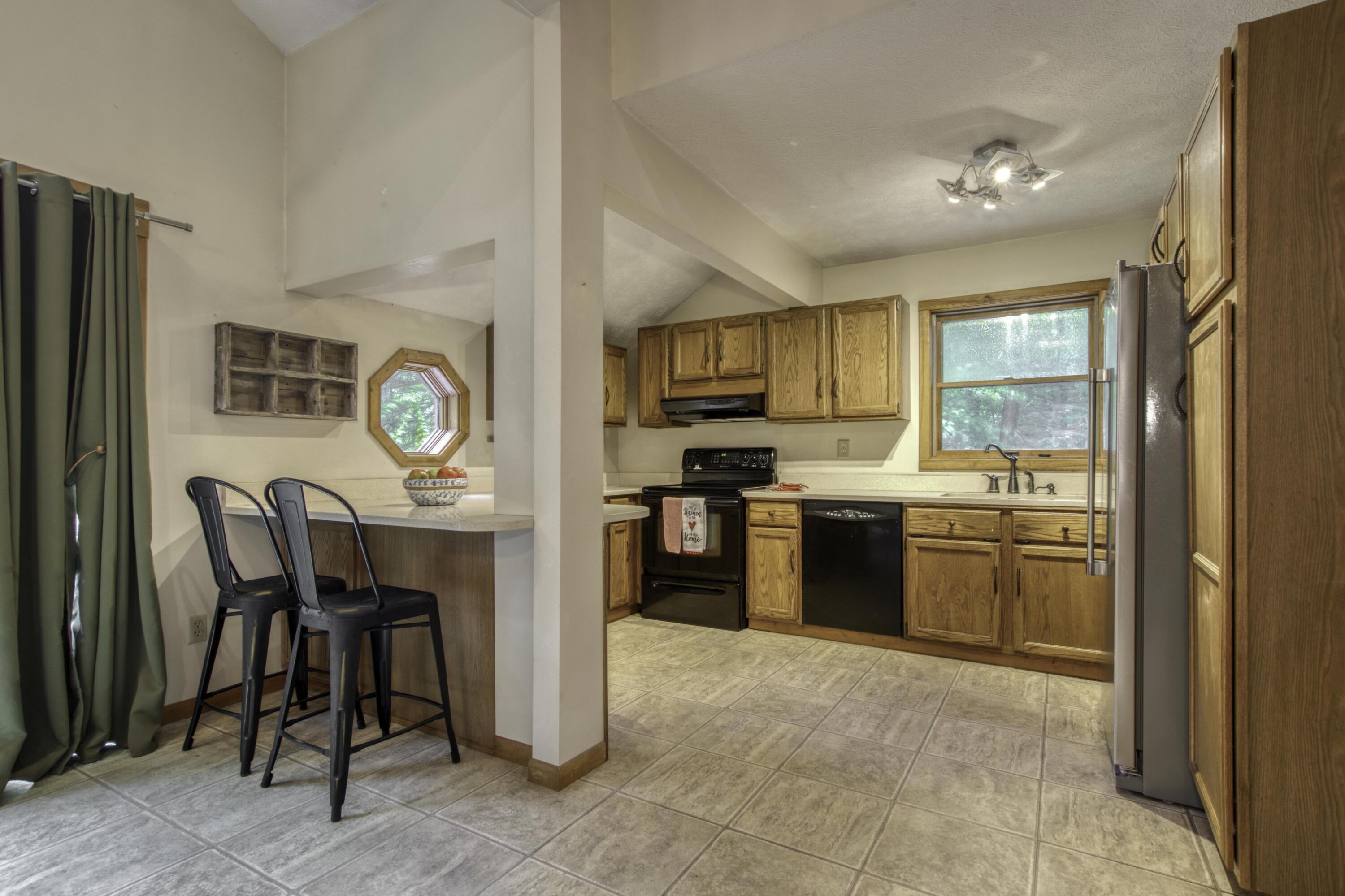 11992 Keiber Road Greenville, MI 48838 - Photo 12 of 48 Kitchen