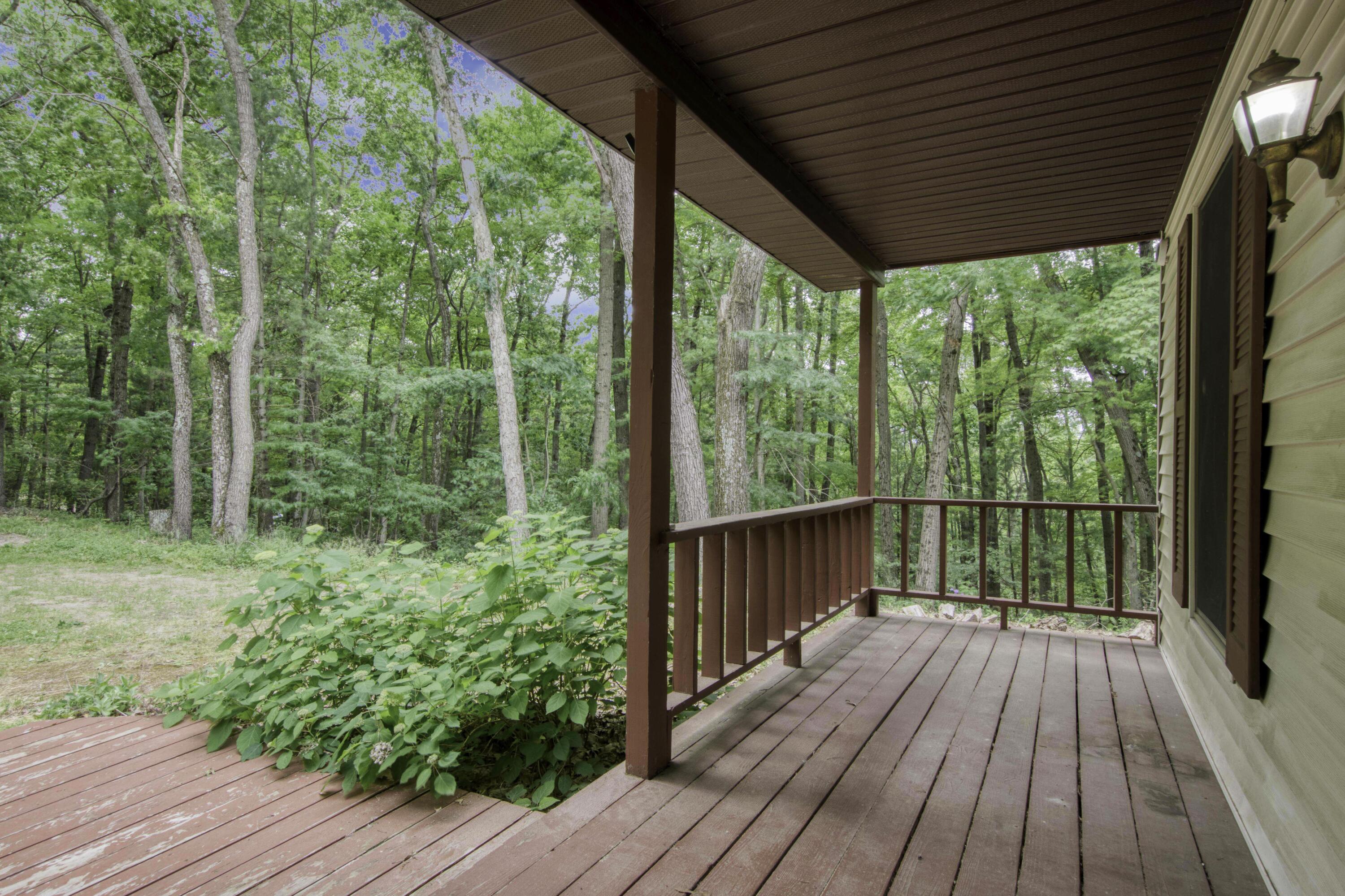 11992 Keiber Road Greenville, MI 48838 - Photo 4 of 48 Front Porch