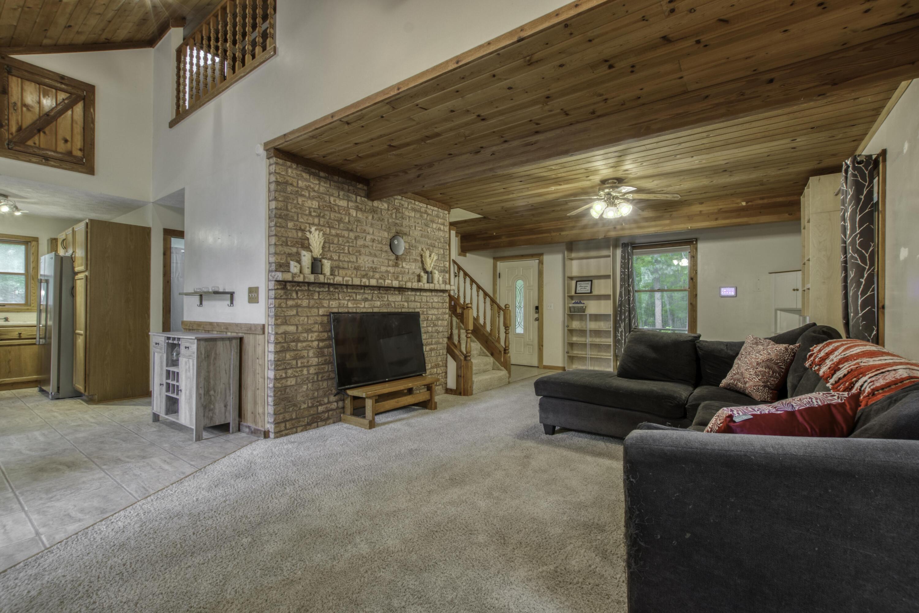 11992 Keiber Road Greenville, MI 48838 - Photo 5 of 48 Living Room