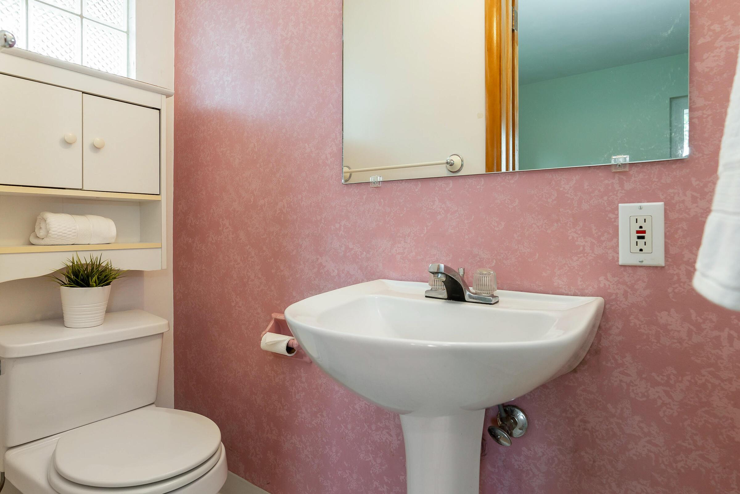 1017 Fordham Road Columbus, OH 43224 - Photo 24 of 30 Primary suite with half bathroom