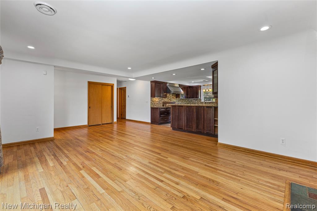 8359 Chicago Road Warren, MI 48093 - Photo 9 of 74