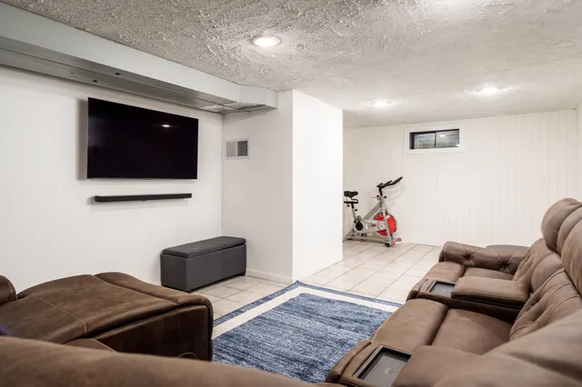 $230,000 | 1517 Minns Drive, Machesney Park, IL 61115