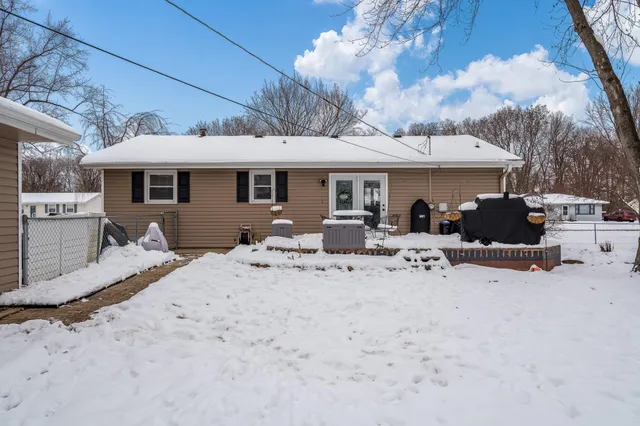 $230,000 | 1517 Minns Drive, Machesney Park, IL 61115