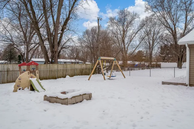 $230,000 | 1517 Minns Drive, Machesney Park, IL 61115