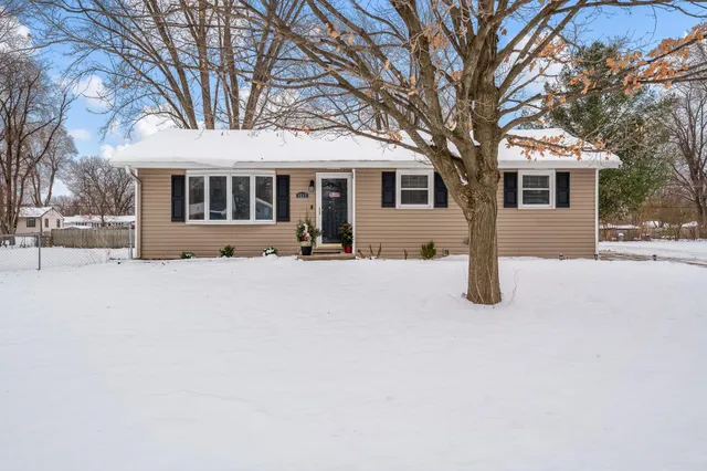 $230,000 | 1517 Minns Drive, Machesney Park, IL 61115