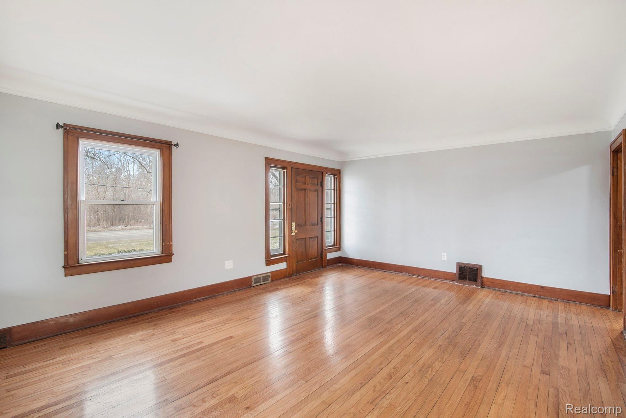 2018 North Seymour Road Flushing, MI 48433 - Photo 2 of 31 DSC_5961.jpg