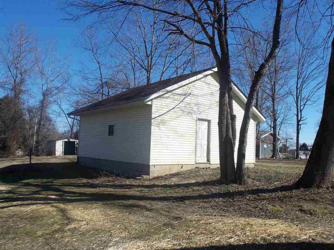1081 Coxton Road Bedford, IN 47421 - Photo 2 of 25 Gallery Image 2