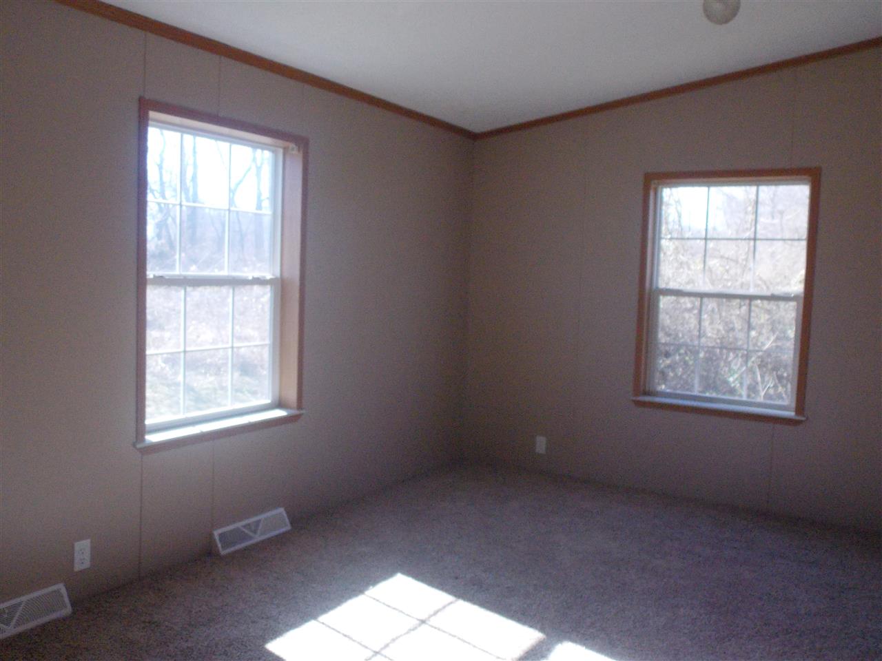 1081 Coxton Road Bedford, IN 47421 - Photo 17 of 25 Gallery Image 17