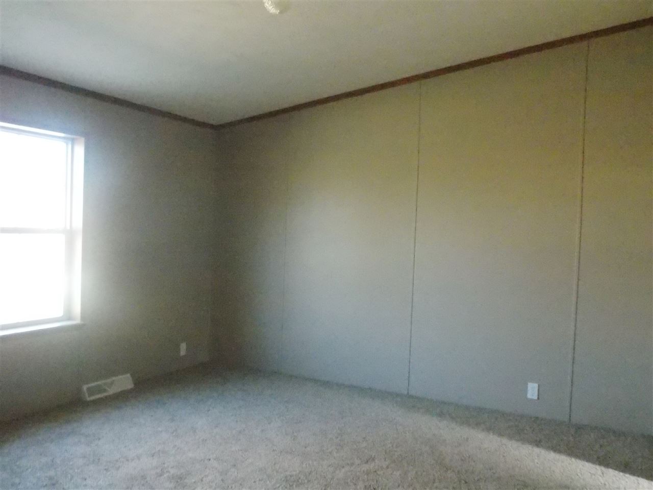 1081 Coxton Road Bedford, IN 47421 - Photo 3 of 25 Gallery Image 3