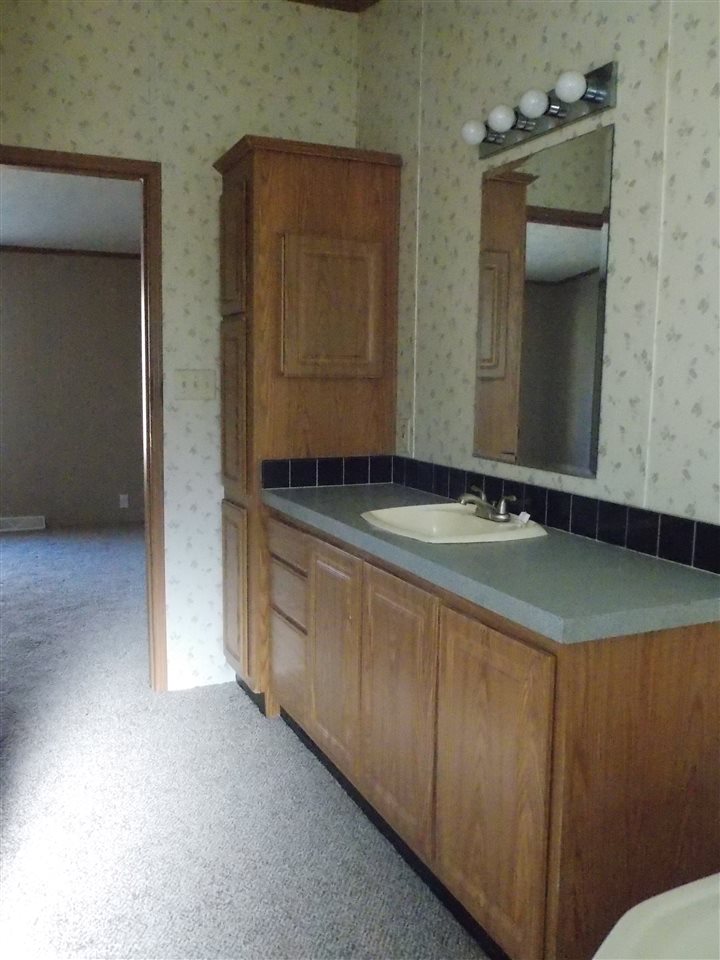 1081 Coxton Road Bedford, IN 47421 - Photo 5 of 25 Gallery Image 5