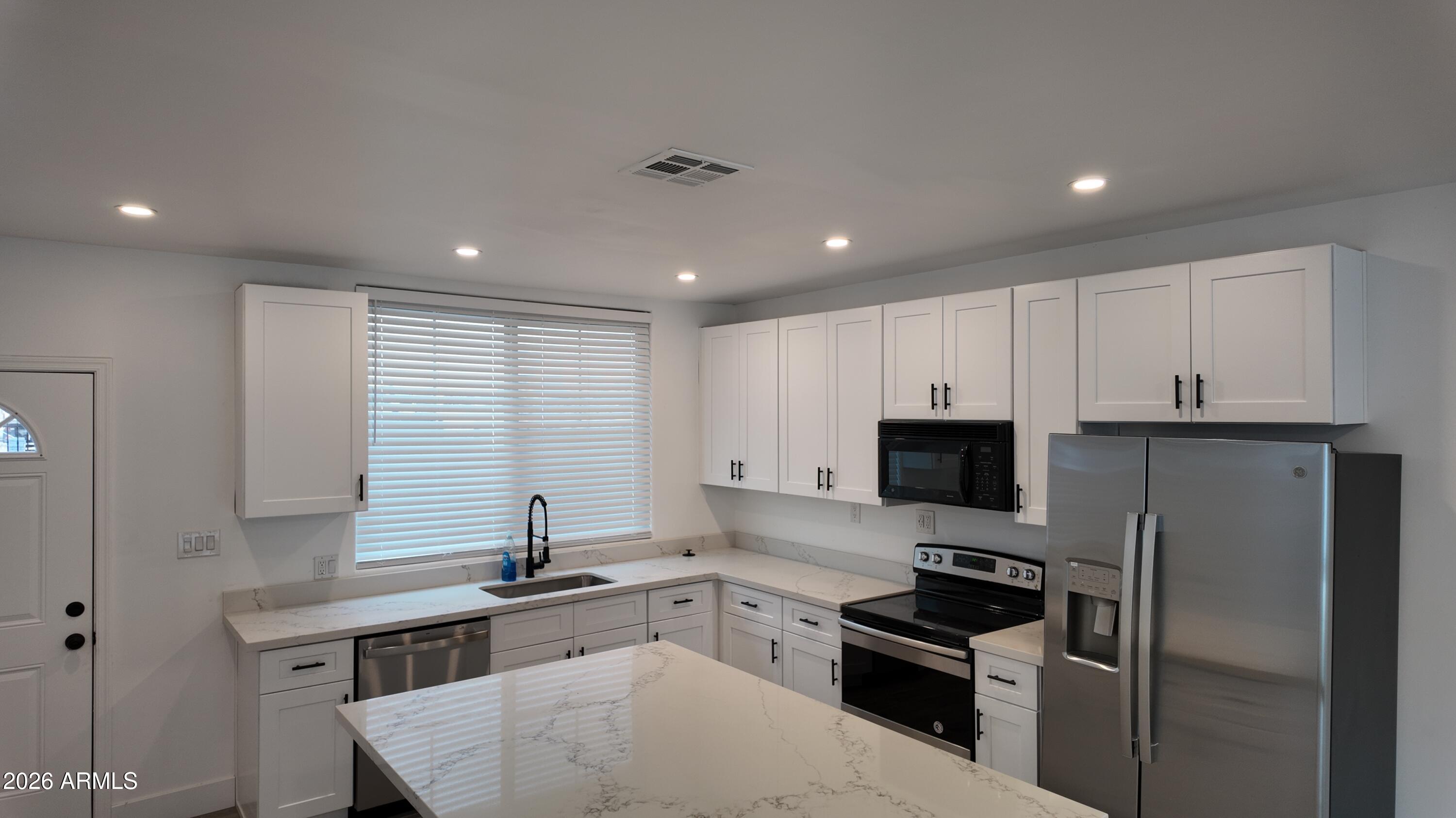 1109 West Broadway Road, Unit A Phoenix, AZ 85041 - Photo 3 of 12 Kitchen