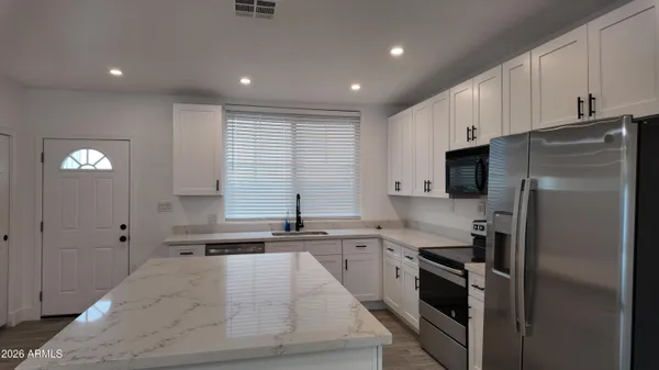 $2,300 | 1109 West Broadway Road, Unit A, Phoenix, AZ 85041