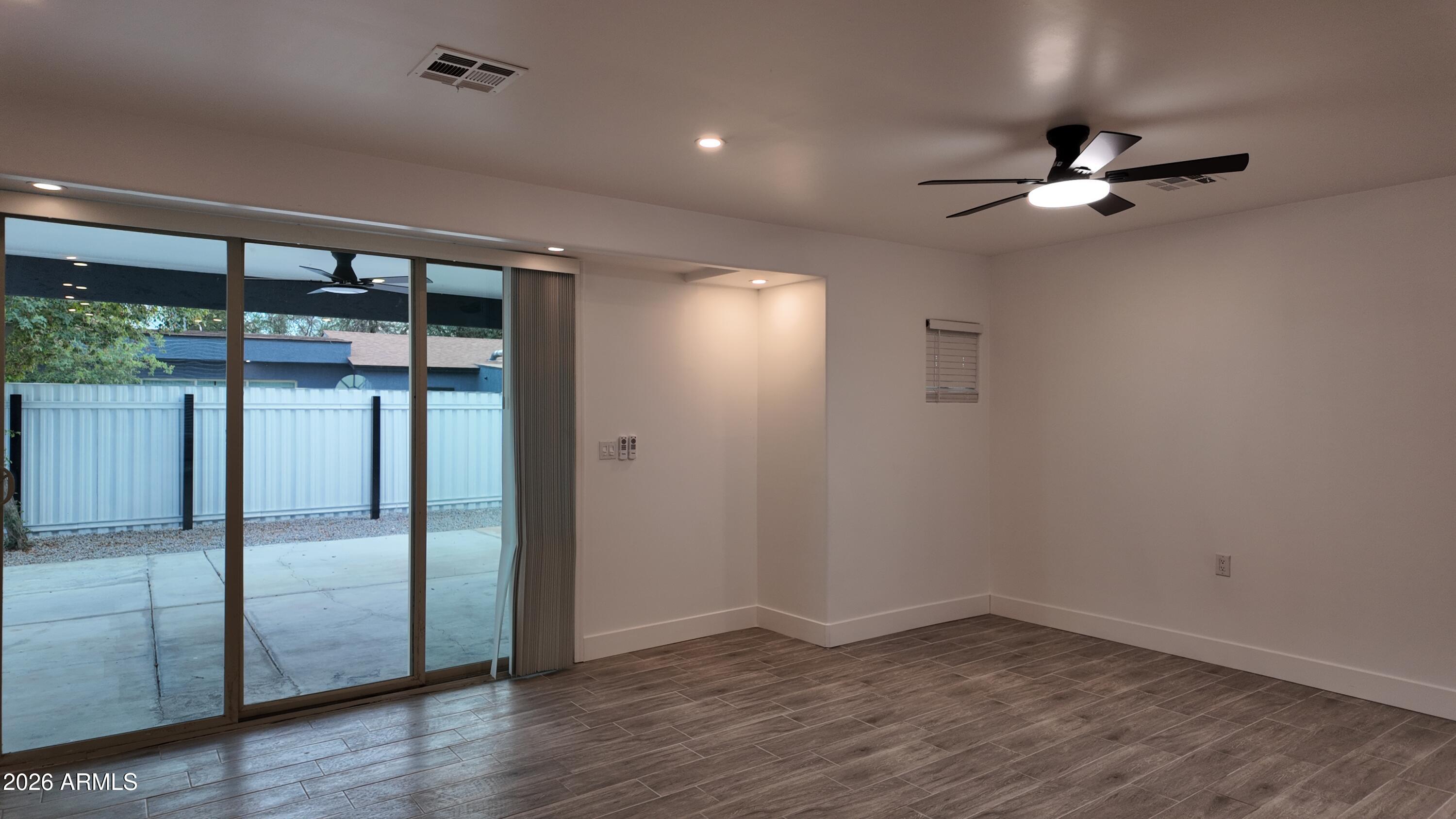 1109 West Broadway Road, Unit A Phoenix, AZ 85041 - Photo 5 of 12 Great room