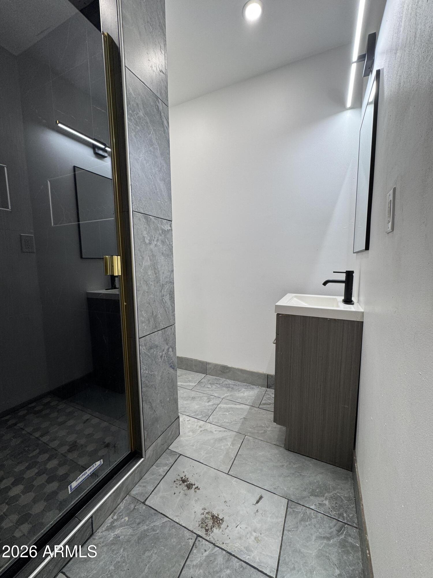 1109 West Broadway Road, Unit A Phoenix, AZ 85041 - Photo 10 of 12 Master bath