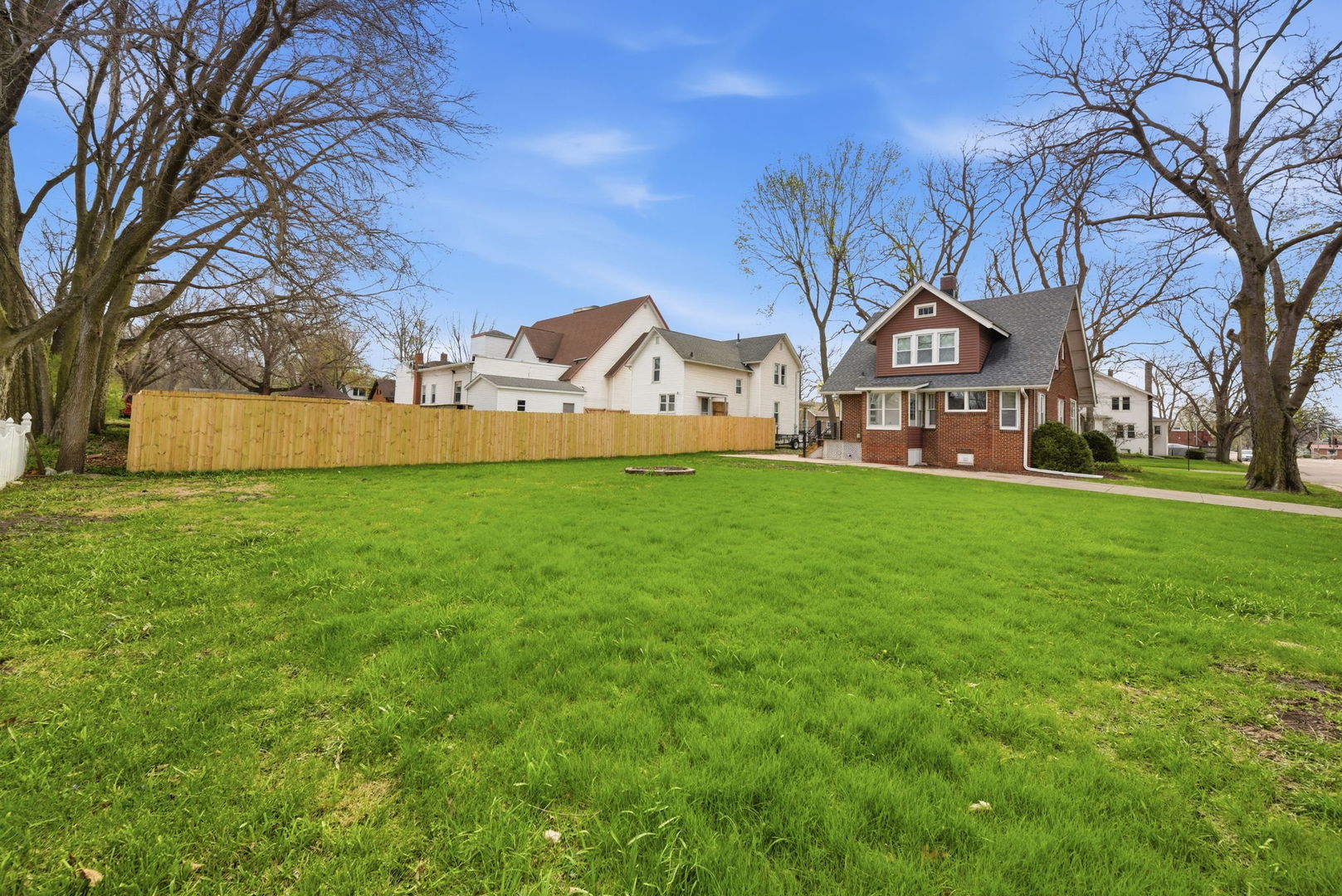 500 Catherine Street Ottawa, IL 61350 - Photo 22 of 23 a front view of a house with a yard