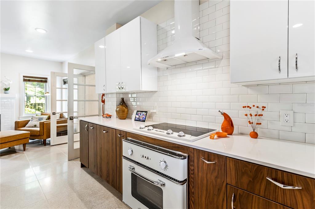 2217 Brevard Road Northeast St. Petersburg, FL 33704 - Photo 17 of 66