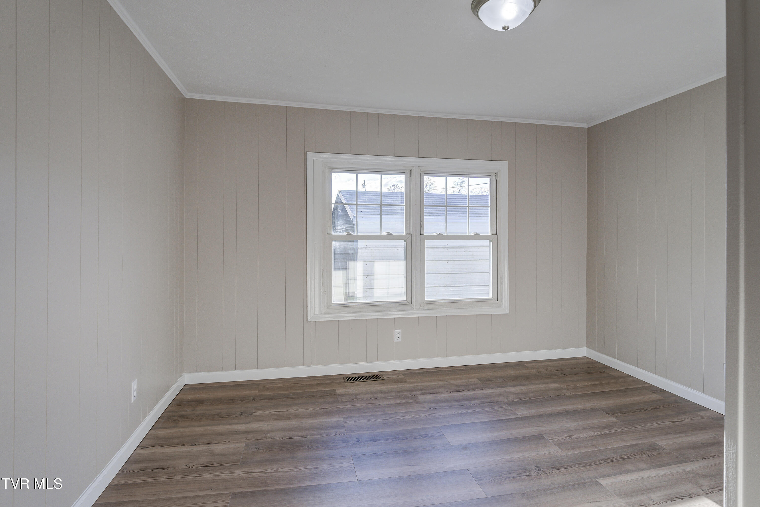 129 Deck Valley Road Bristol, TN 37620 - Photo 11 of 33 Bed