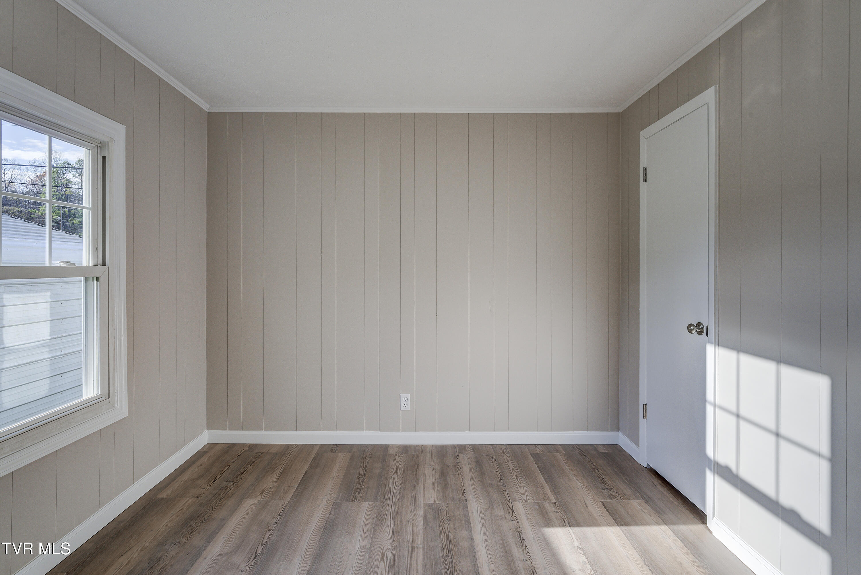 129 Deck Valley Road Bristol, TN 37620 - Photo 12 of 33 Bed