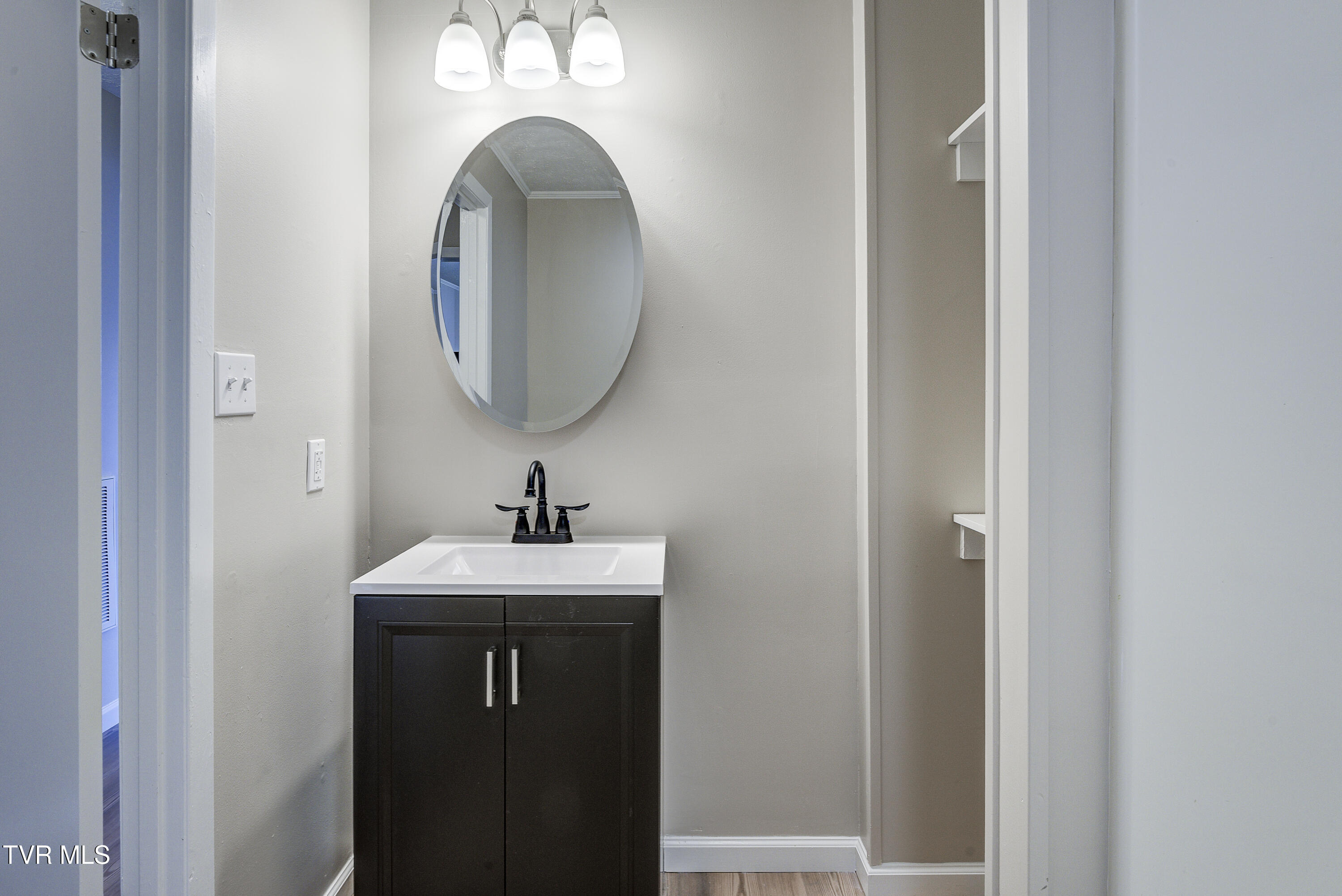 129 Deck Valley Road Bristol, TN 37620 - Photo 13 of 33 Bathroom