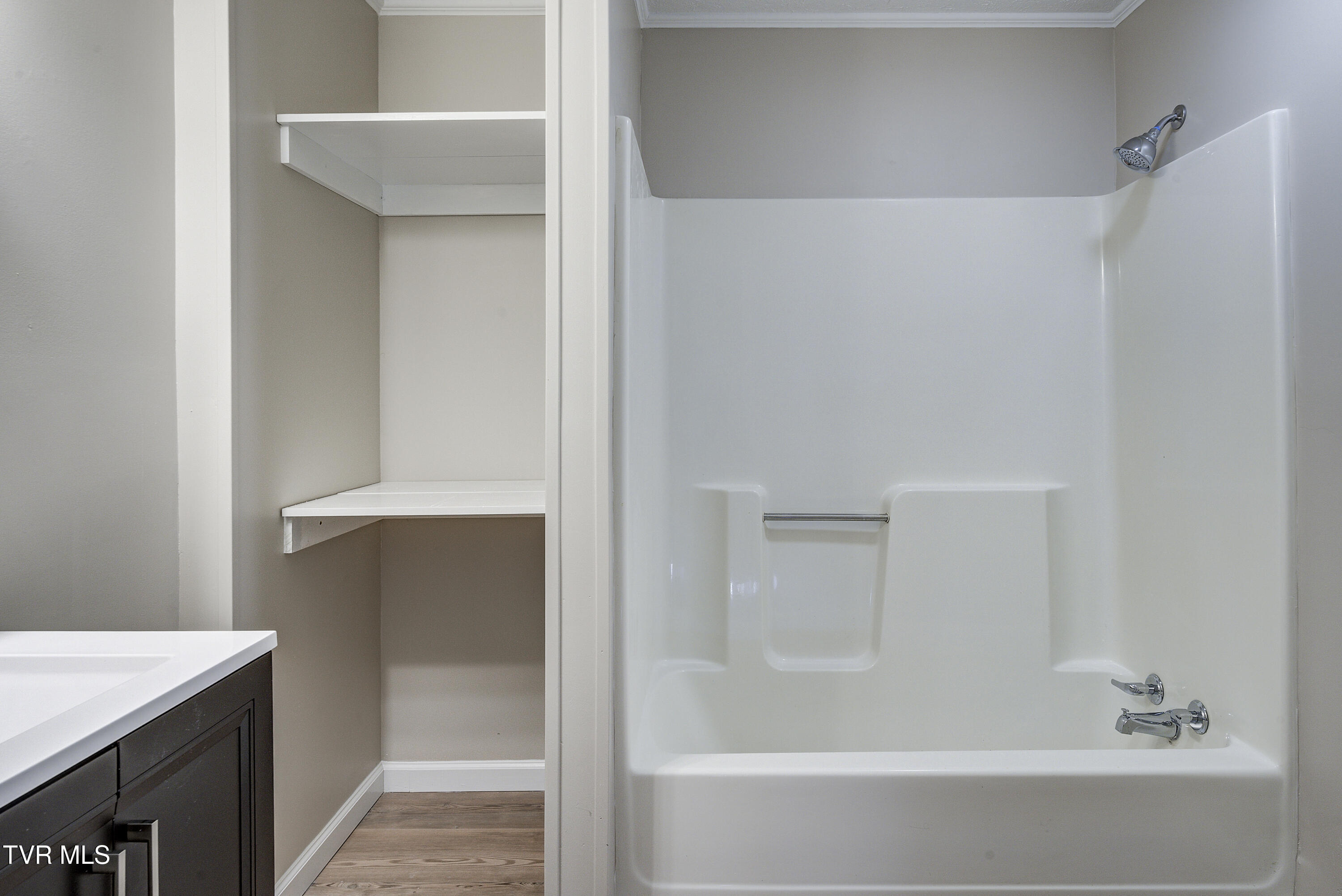 129 Deck Valley Road Bristol, TN 37620 - Photo 14 of 33 Bathroom