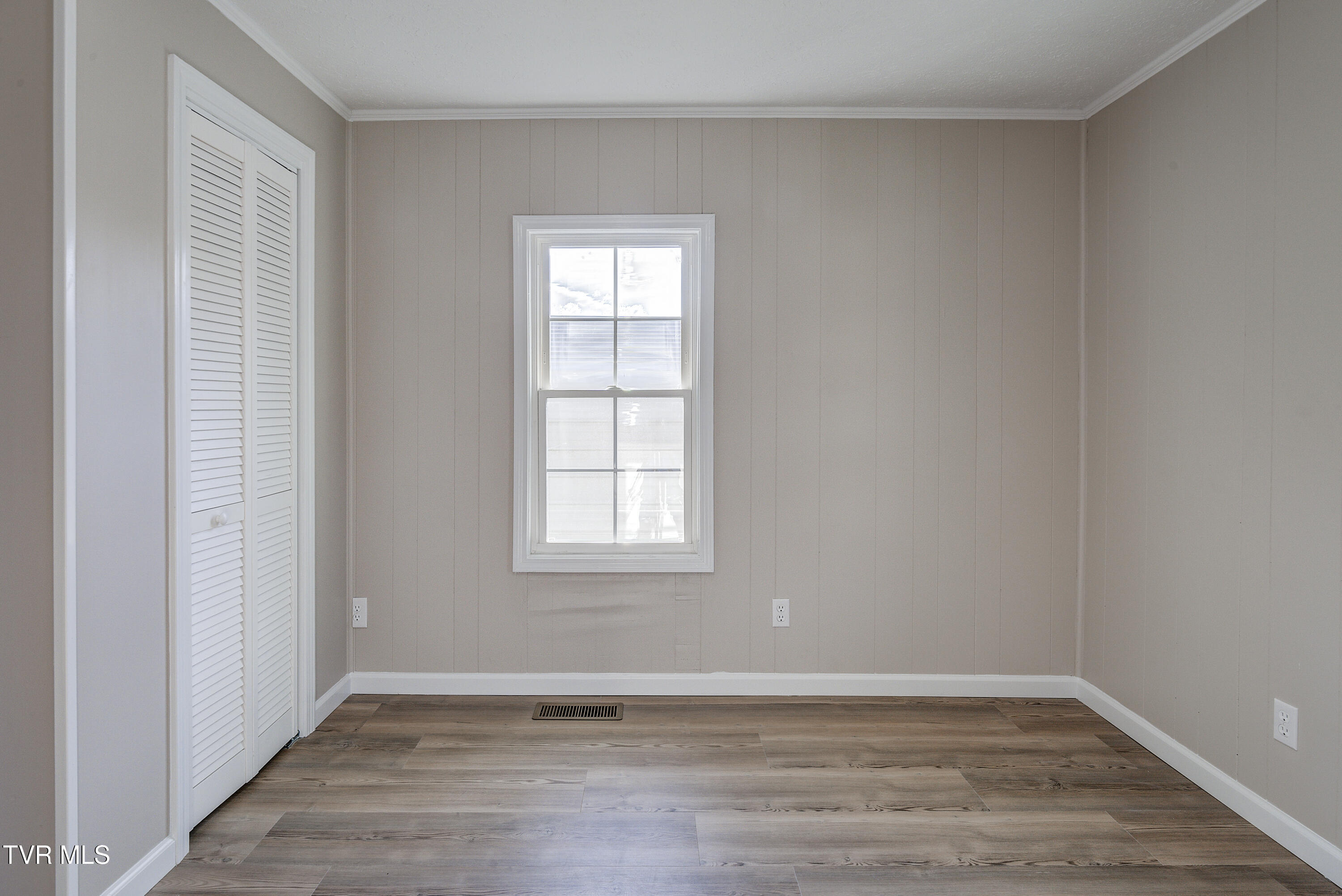 129 Deck Valley Road Bristol, TN 37620 - Photo 15 of 33 Bed