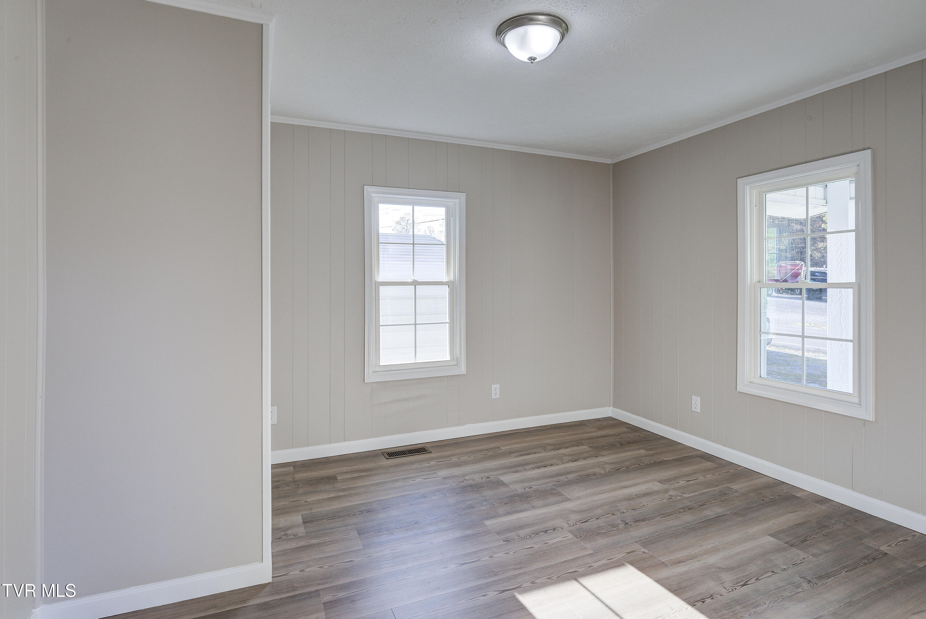 129 Deck Valley Road Bristol, TN 37620 - Photo 16 of 33 Bed