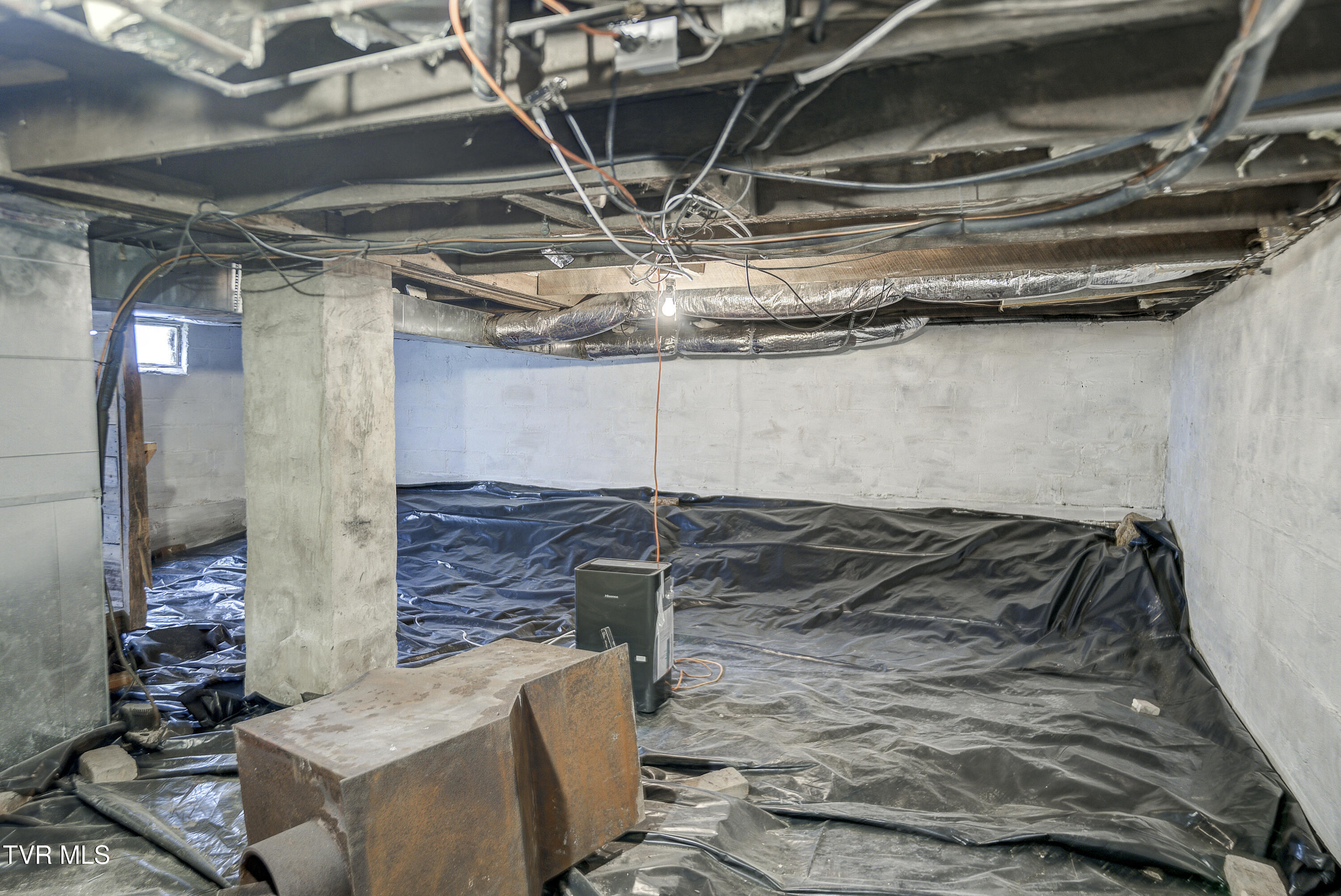 129 Deck Valley Road Bristol, TN 37620 - Photo 22 of 33 Basement