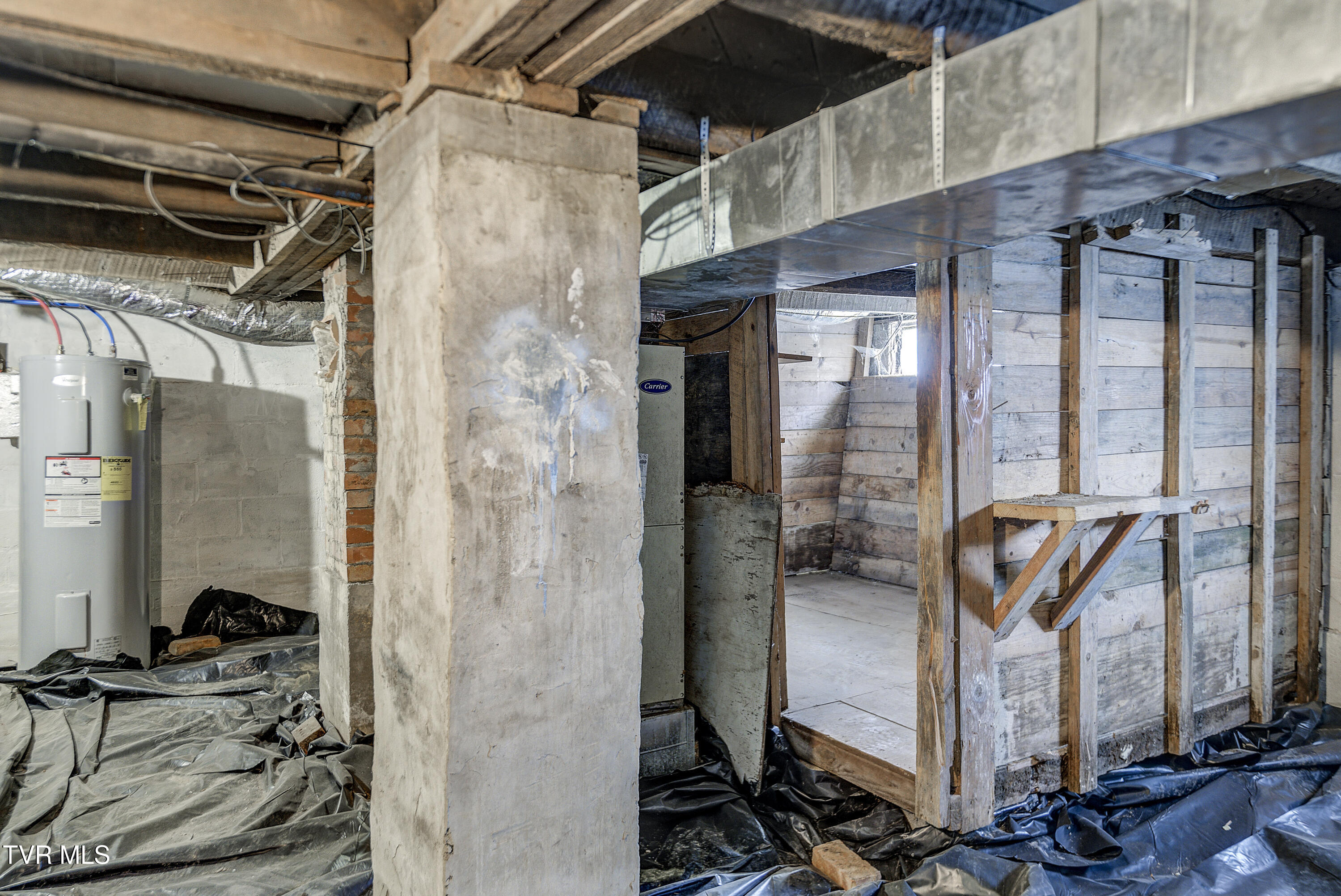 129 Deck Valley Road Bristol, TN 37620 - Photo 23 of 33 Basement
