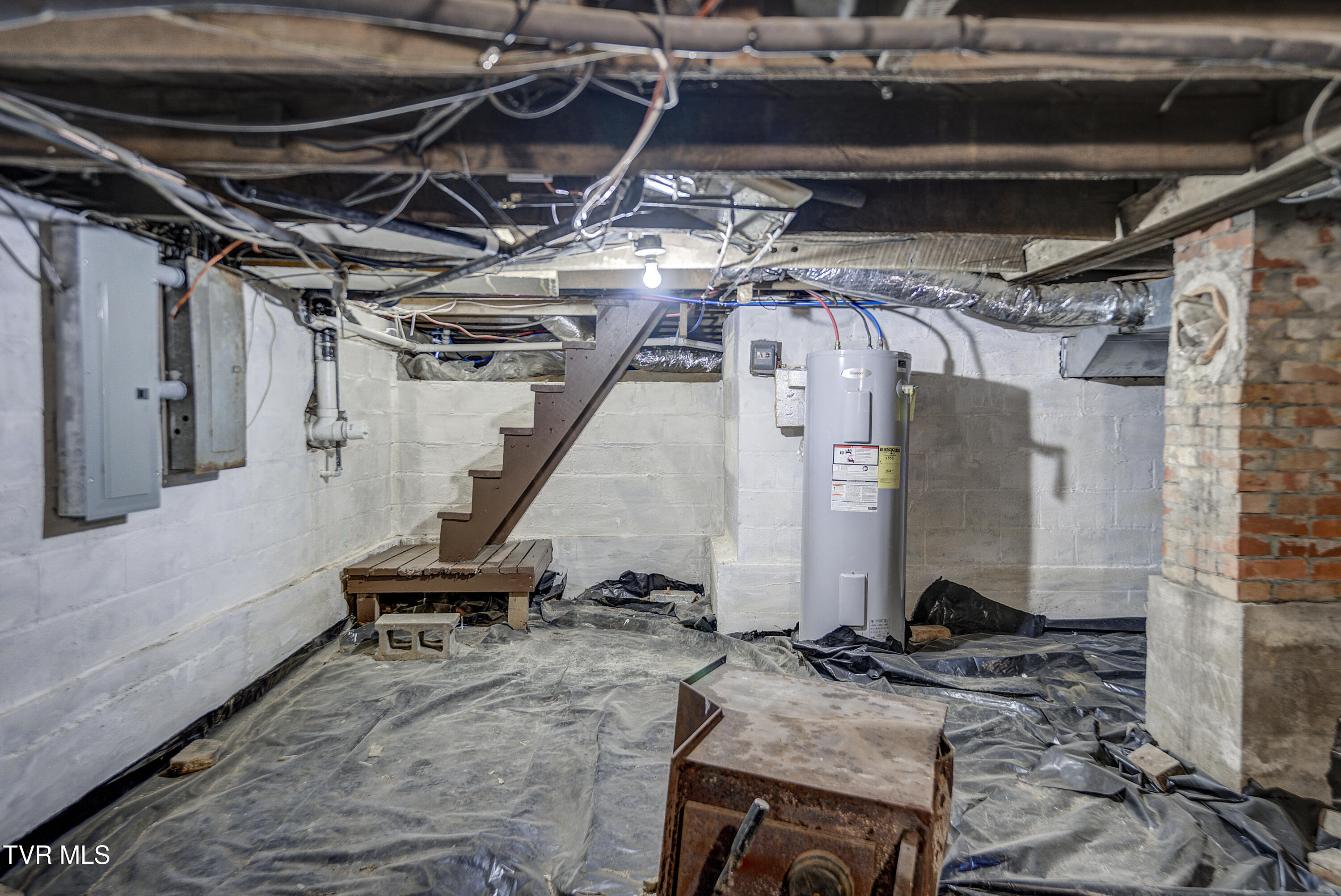 129 Deck Valley Road Bristol, TN 37620 - Photo 24 of 33 Basement