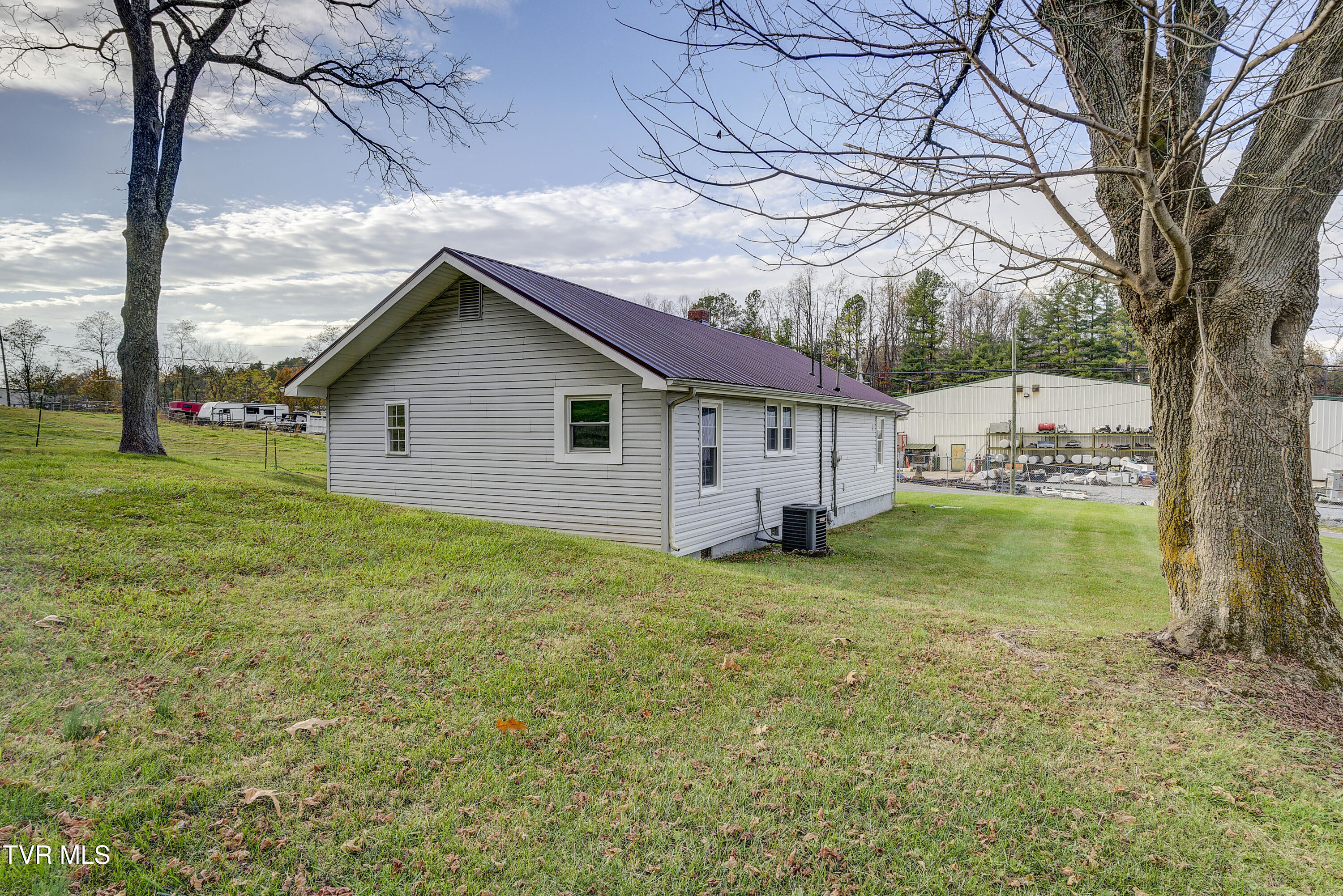 129 Deck Valley Road Bristol, TN 37620 - Photo 30 of 33 Exterior