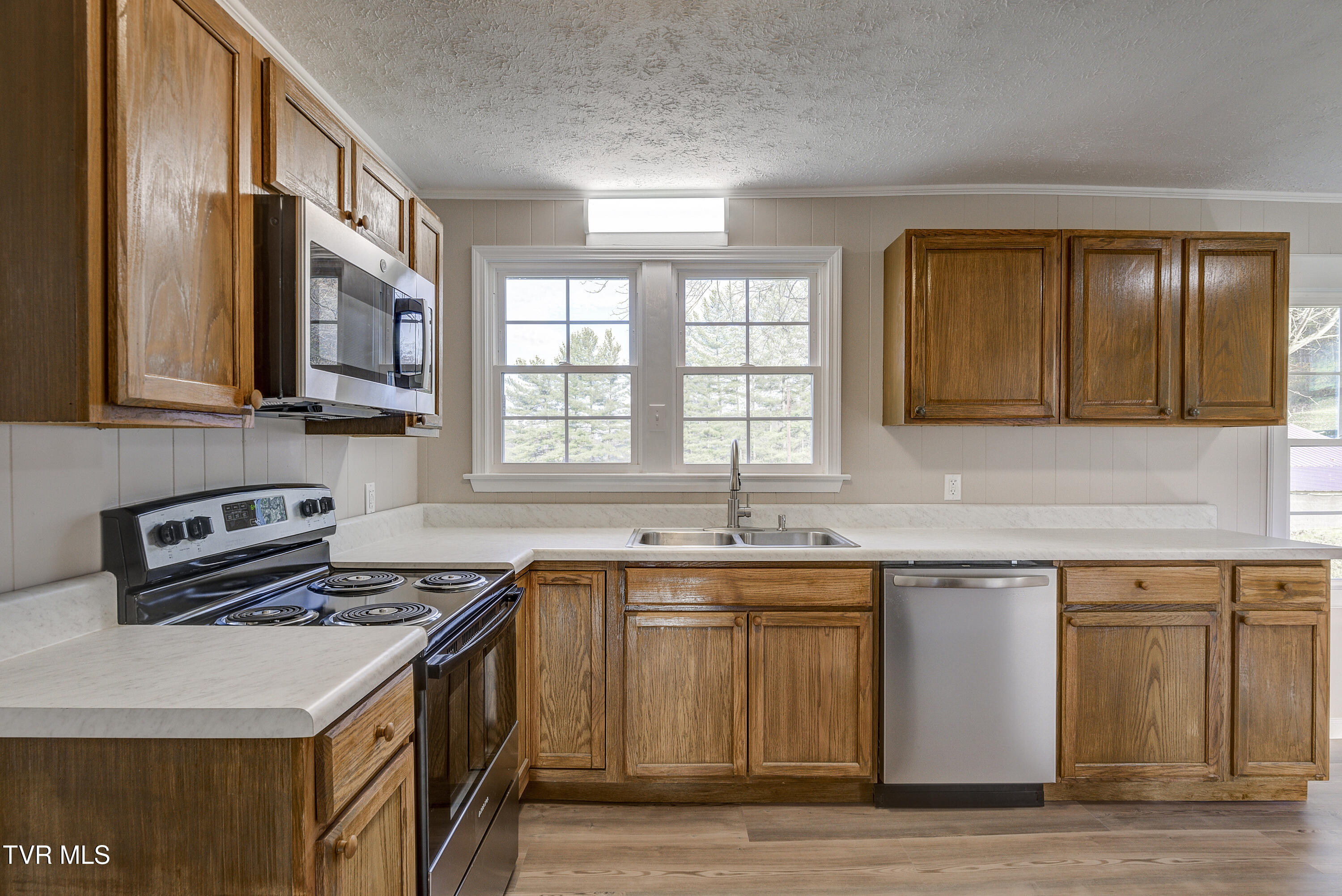 129 Deck Valley Road Bristol, TN 37620 - Photo 5 of 33 Kitchen