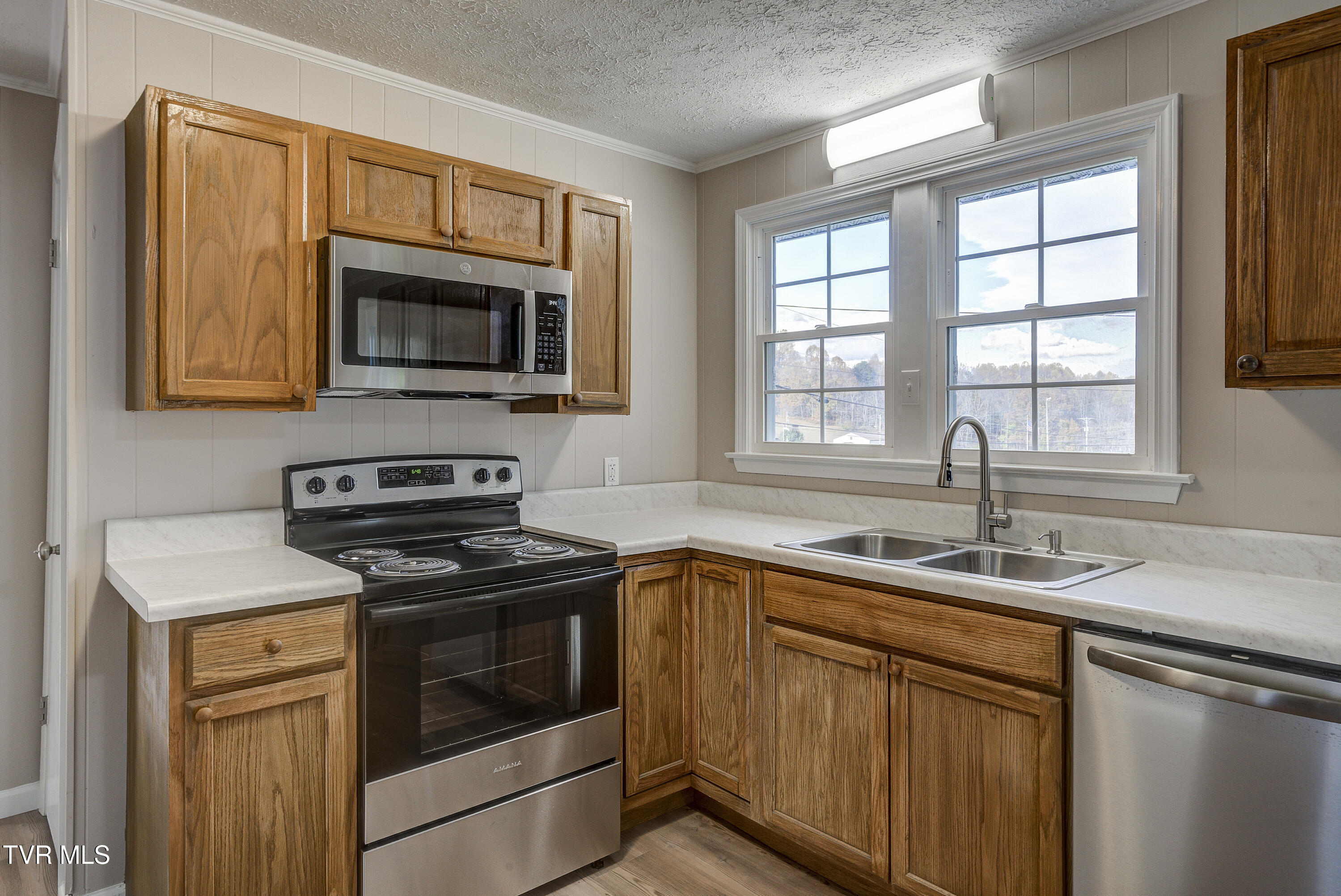 129 Deck Valley Road Bristol, TN 37620 - Photo 6 of 33 Kitchen