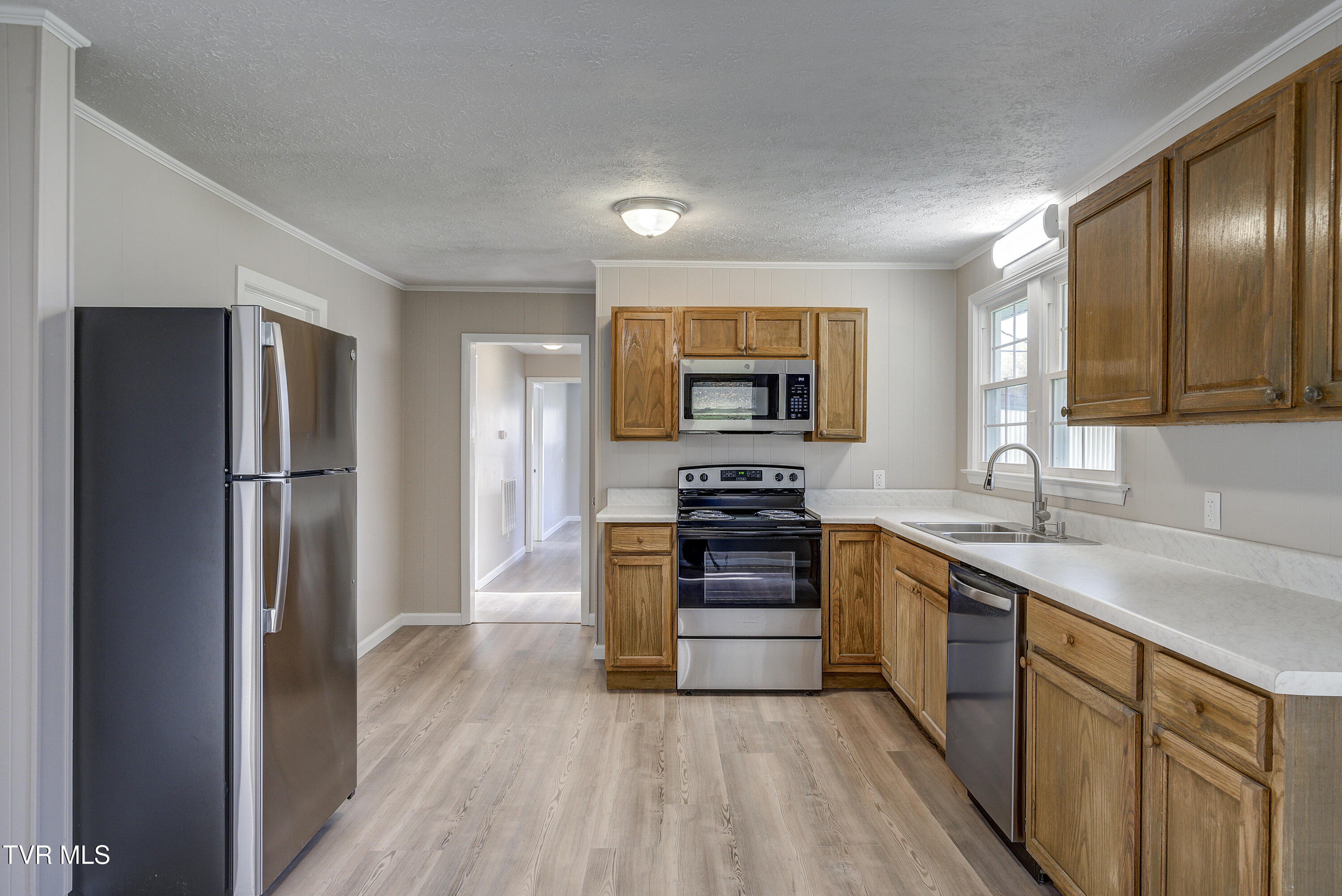 129 Deck Valley Road Bristol, TN 37620 - Photo 7 of 33 Kitchen