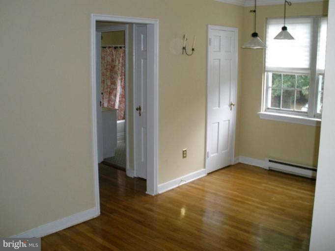 9 East Glebe Road, Unit 49B Alexandria, VA 22305 - Photo 11 of 15 Dining Area