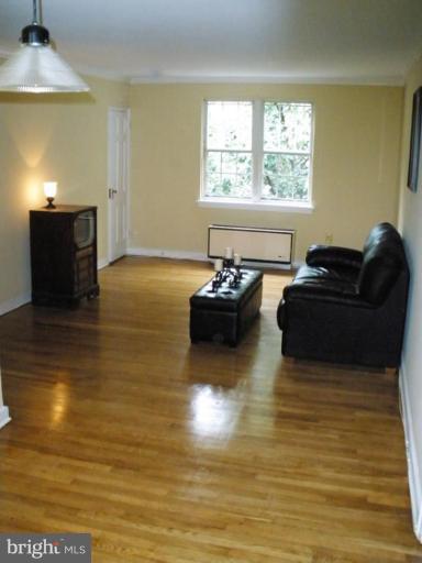 9 East Glebe Road, Unit 49B Alexandria, VA 22305 - Photo 15 of 15 Living Room/Dining Room