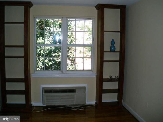 9 East Glebe Road, Unit 49B Alexandria, VA 22305 - Photo 4 of 15 Bedroom #1