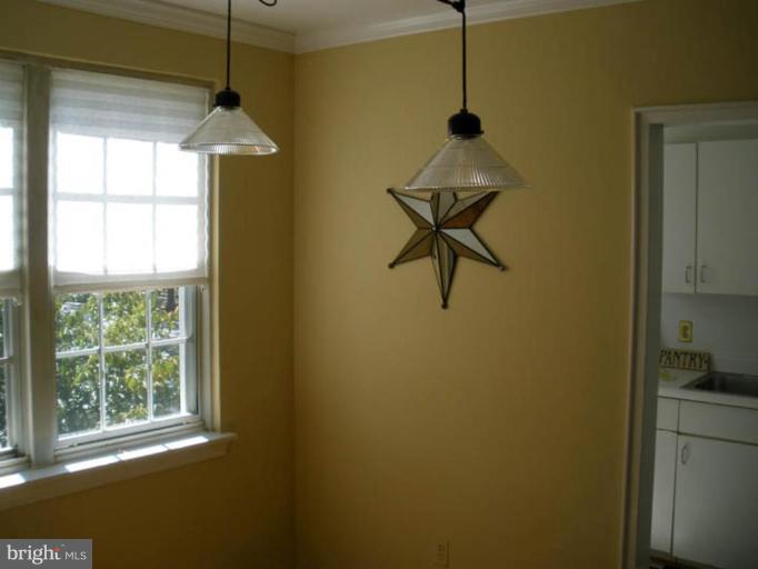 9 East Glebe Road, Unit 49B Alexandria, VA 22305 - Photo 5 of 15 Dining Room #2