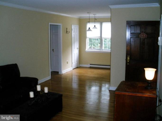 9 East Glebe Road, Unit 49B Alexandria, VA 22305 - Photo 10 of 15 Living Room #2