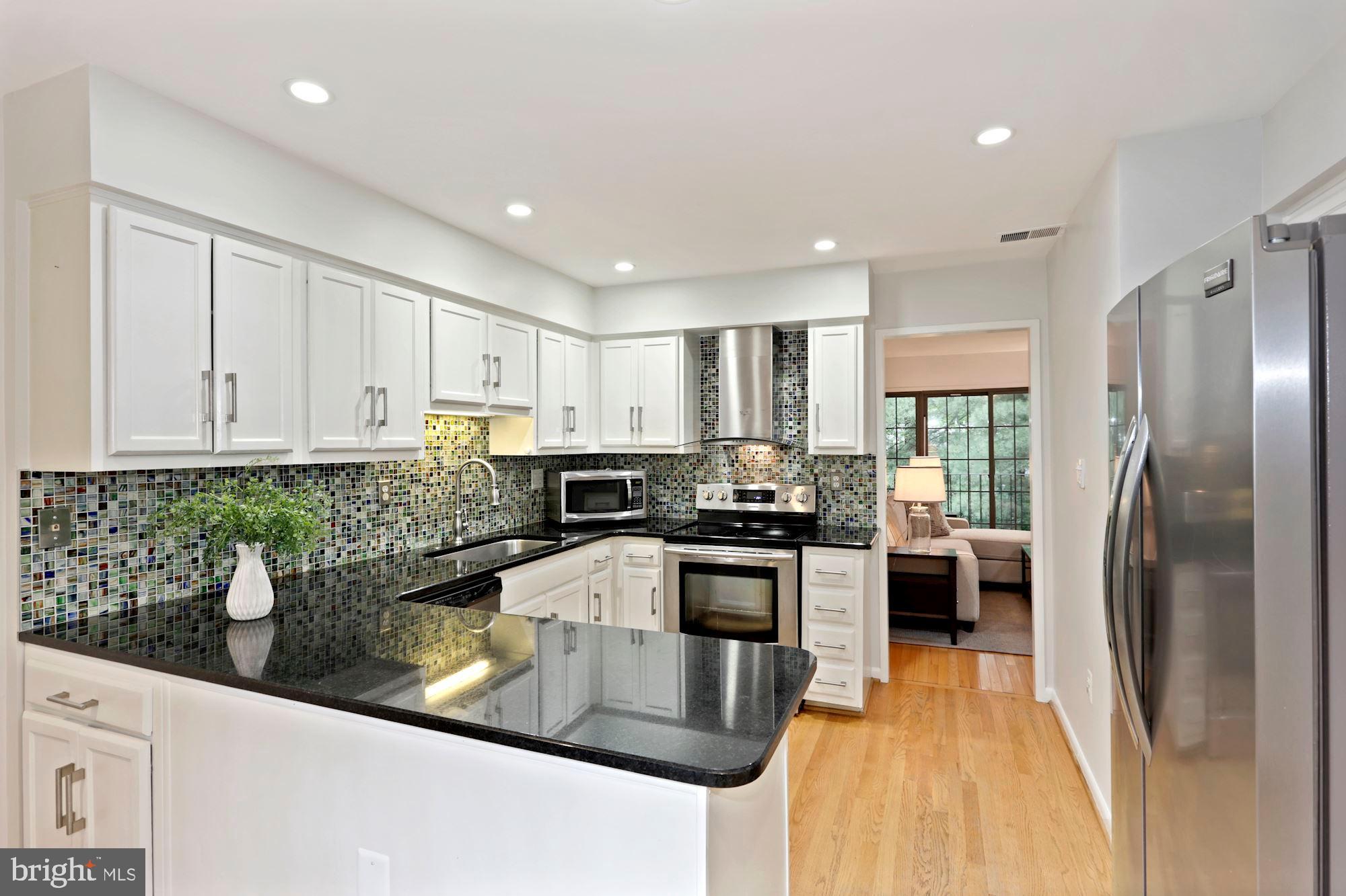 2040 Headlands Circle Reston, VA 20191 - Photo 6 of 28 Kitchen
