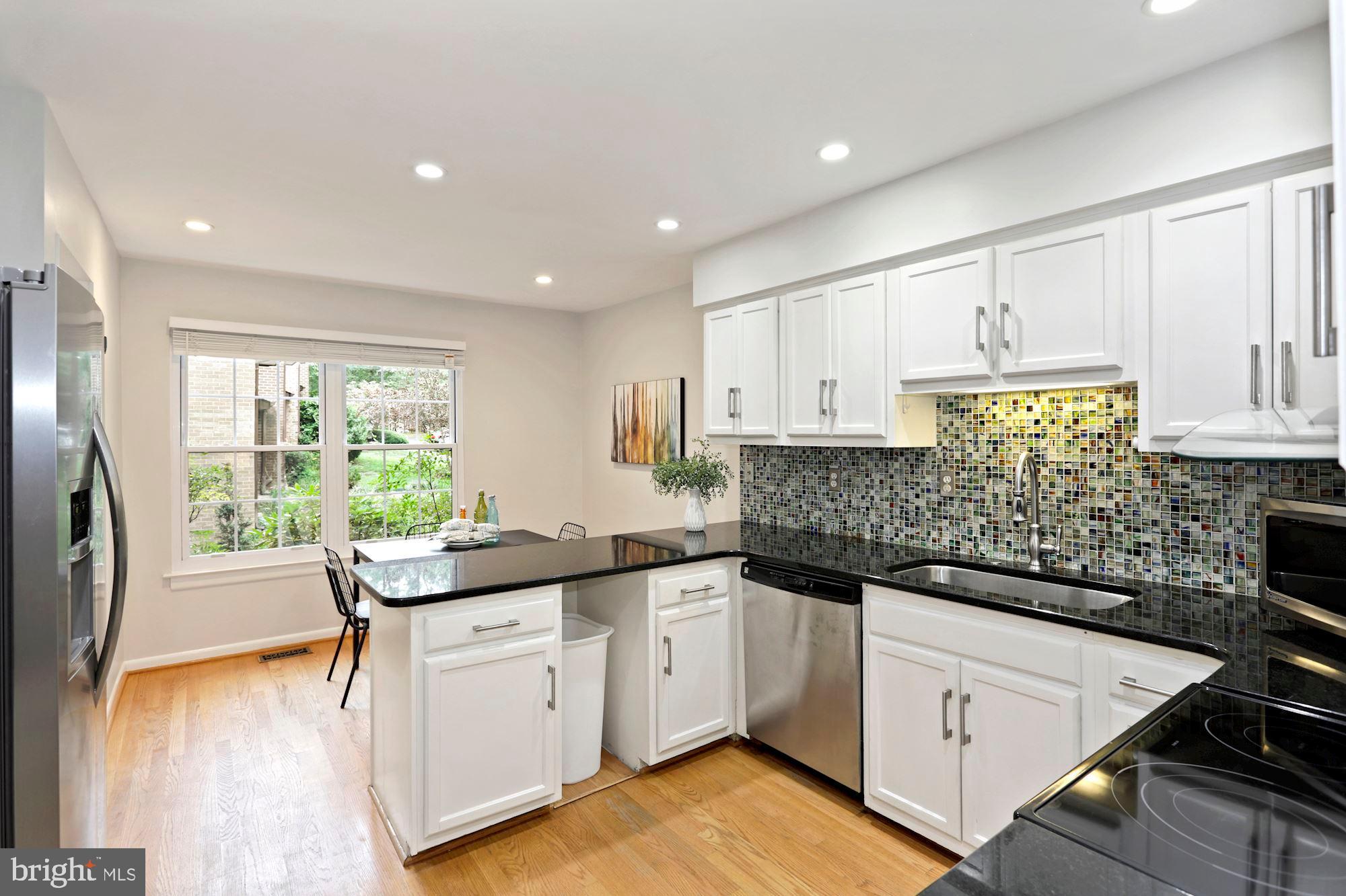 2040 Headlands Circle Reston, VA 20191 - Photo 7 of 28 Kitchen