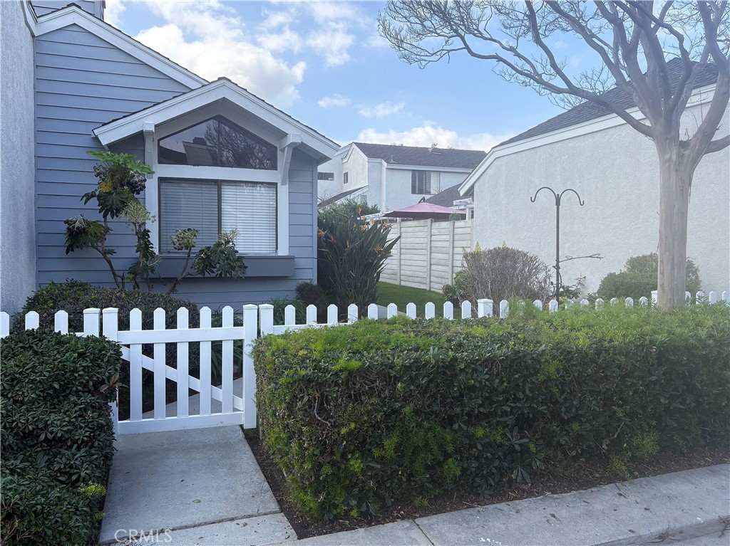 16 Amberleaf Irvine, CA 92614 - Photo 1 of 18 Everything AND the picket fence.