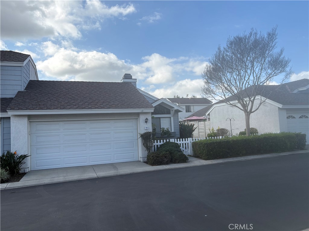 16 Amberleaf Irvine, CA 92614 - Photo 2 of 18 2 beds,2 baths, 2 car garage, too cute