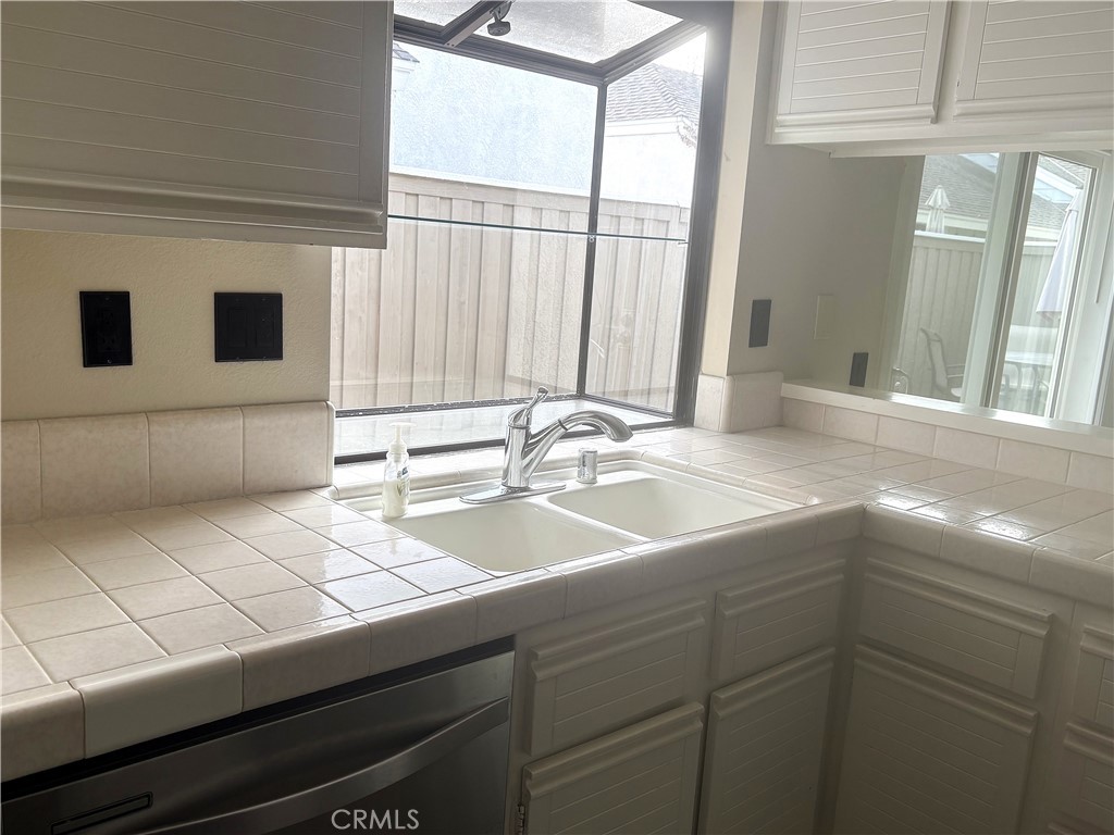 16 Amberleaf Irvine, CA 92614 - Photo 4 of 18 Lots storage in this kitchen and grow your own herbs in the bay window!