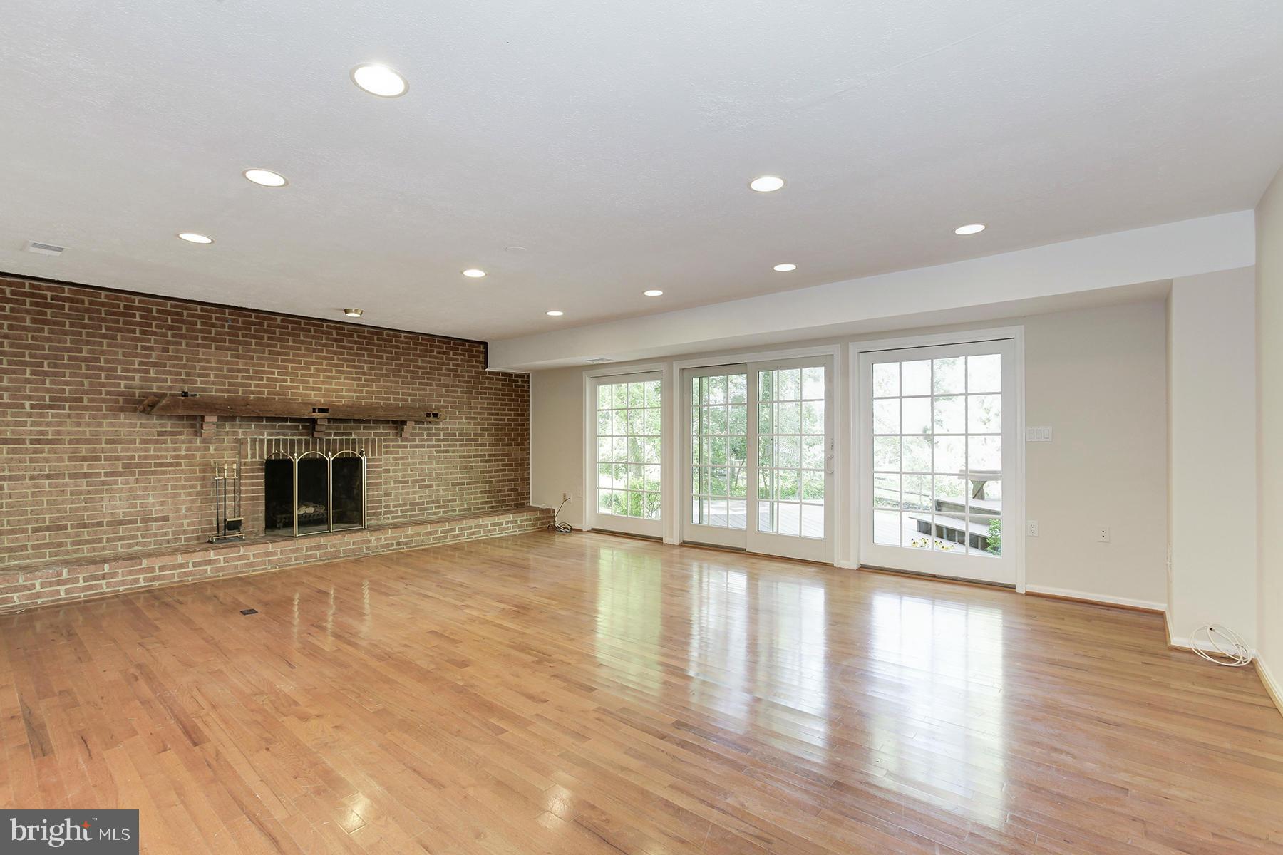 9113 Bells Mill Road Potomac, MD 20854 - Photo 11 of 29 Family Room