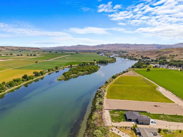 $687,900 | 7253 Riverview Drive, Marsing, ID 83639