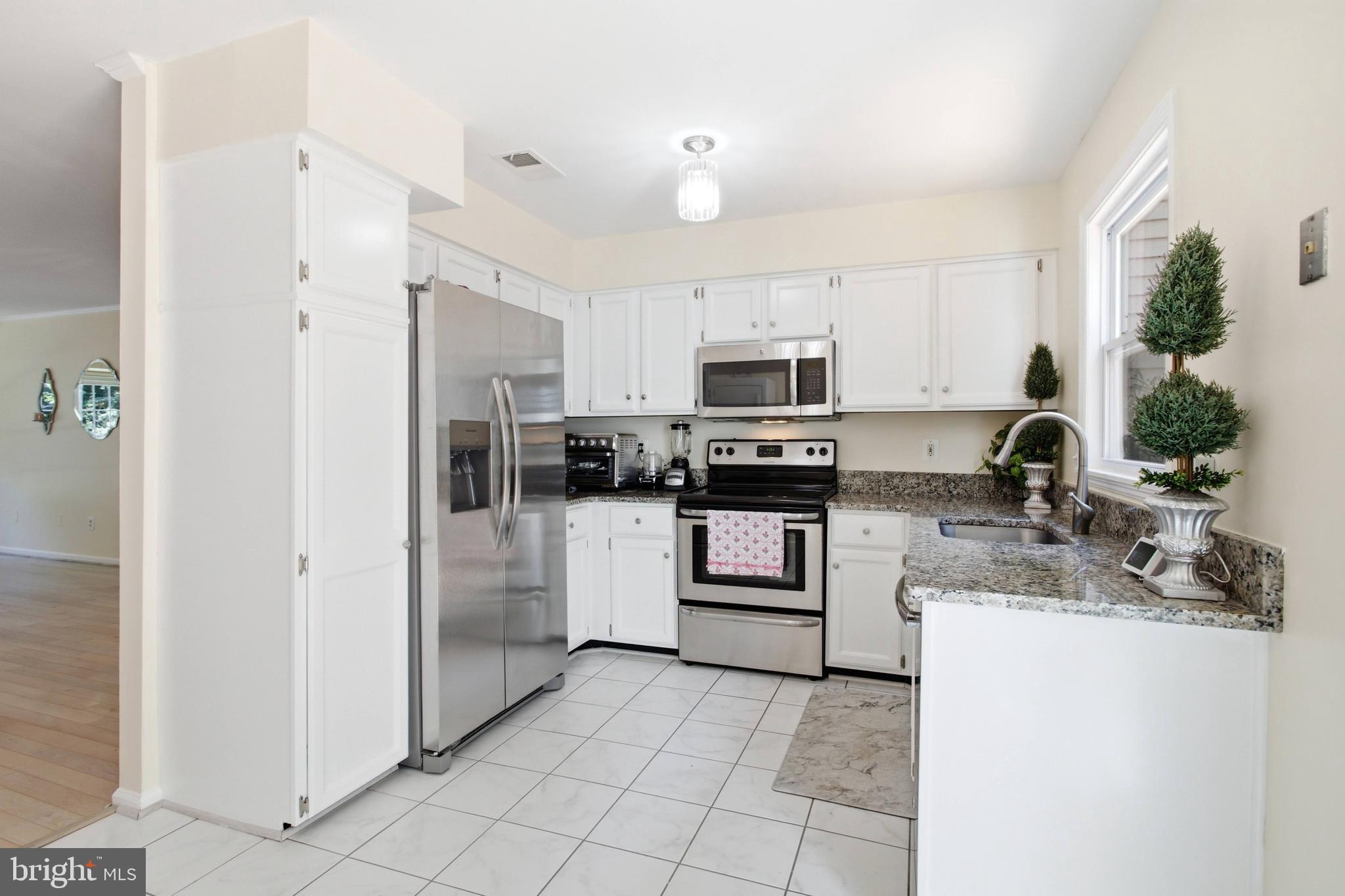 8434 Springfield Oaks Drive Springfield, VA 22153 - Photo 7 of 46