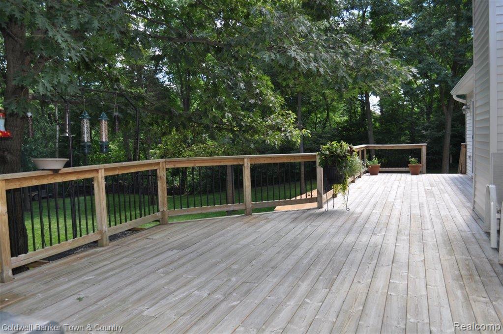 8091 Pettysville Road Pinckney, MI 48169 - Photo 8 of 9 Full length of house deck