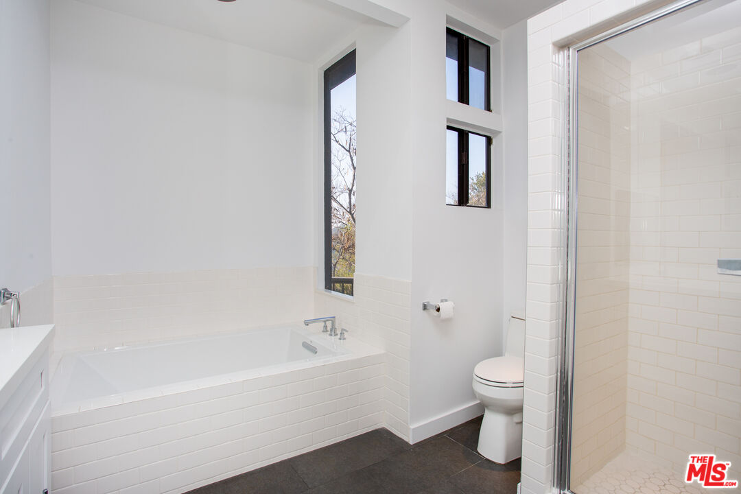 1925 Walcott Way Los Angeles, CA 90039 - Photo 18 of 27 a bathroom with a toilet and a bathtub