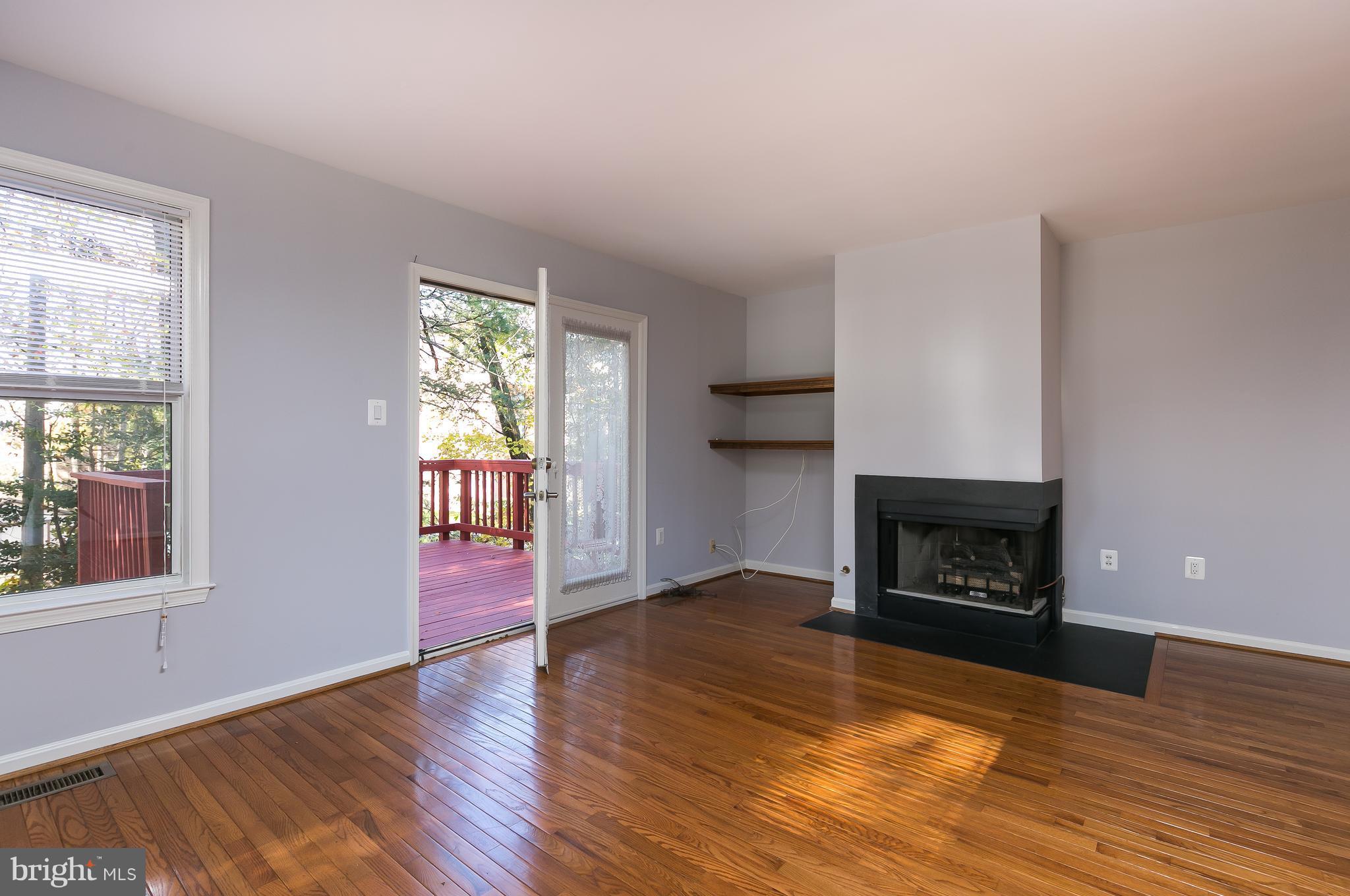 6331 Over See Court Springfield, VA 22152 - Photo 21 of 28 Living Room